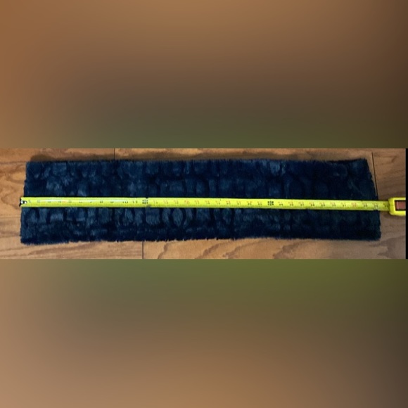 Infinity Dark blue faux fur wrap/scarf- one size - Picture 6 of 8